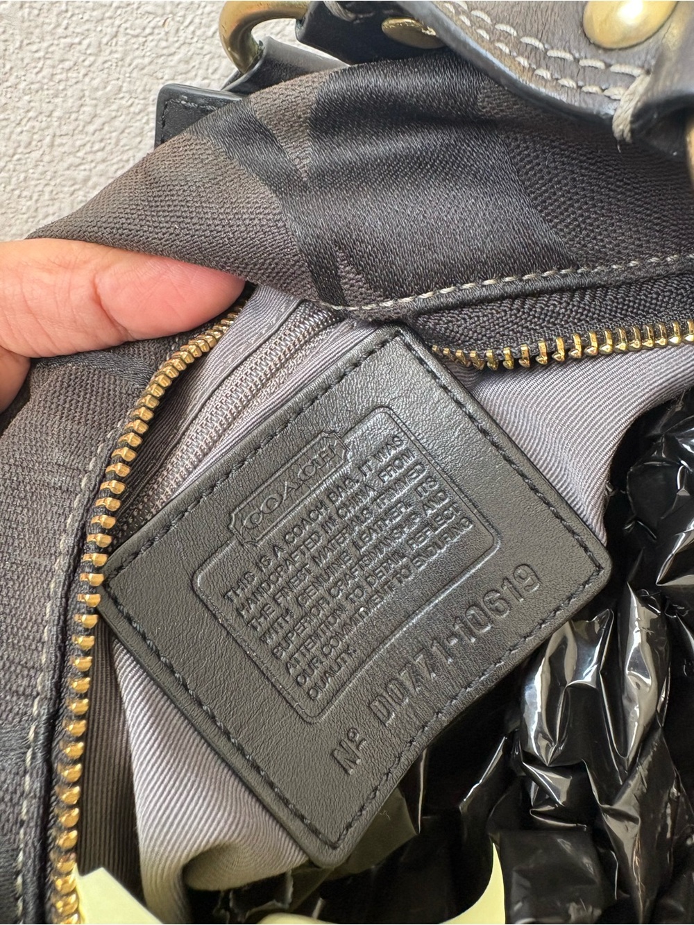 Coach Signature Canvas Hobo Bag in black - Picture 9 of 9